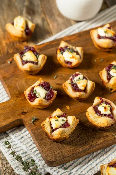 Kızılcık, Keçi, Peynirli Puf, Börek, Kekikle Isırır.