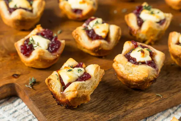 Kızılcık, Keçi, Peynirli Puf, Börek, Kekikle Isırır.