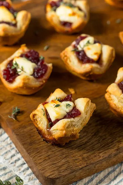 Kızılcık, Keçi, Peynirli Puf, Börek, Kekikle Isırır.