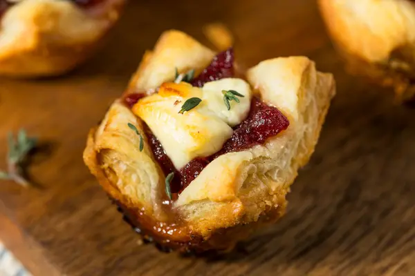 Cranberry Goat Cheese Puff Pastry Appetizer Bites Thyme — Stock Photo, Image