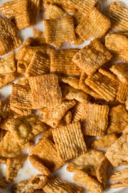 Sağlıklı Kahverengi Tarçınlı Tost Kahvaltıda tam yağlı mısır gevreği