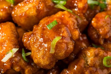 Susamlı ve Soya soslu Baharatlı Koreli Tavuk