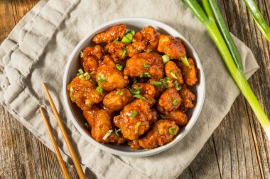 Susamlı ve Soya soslu Baharatlı Koreli Tavuk