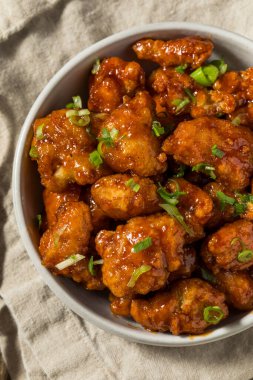 Susamlı ve Soya soslu Baharatlı Koreli Tavuk