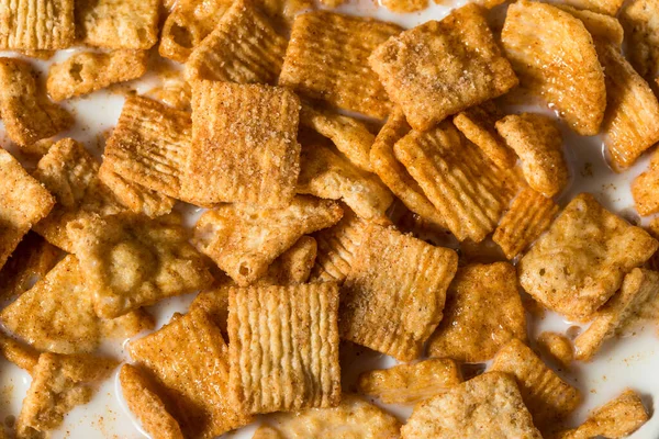 Sağlıklı Kahverengi Tarçınlı Tost Kahvaltıda tam yağlı mısır gevreği