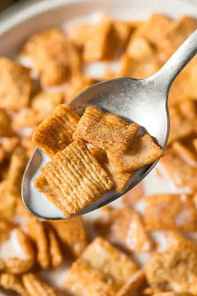 Sağlıklı Kahverengi Tarçınlı Tost Kahvaltıda tam yağlı mısır gevreği