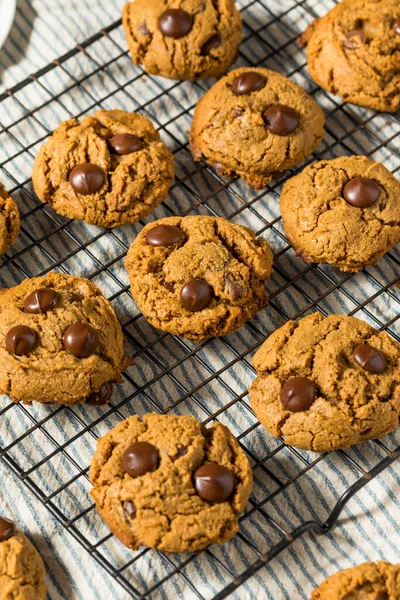 Trendig Fem Ingredient Choklad Chip Cookies Med Jordnötssmör — Stockfoto