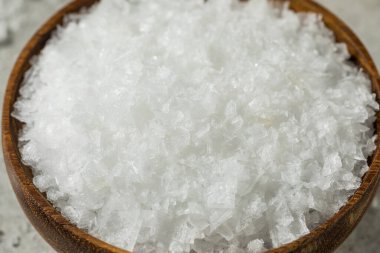 Kâse içinde organik beyaz Maldon Deniz Tuzu