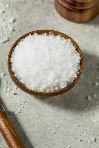 Organic White Maldon Sea Salt Bowl — Stock Photo, Image