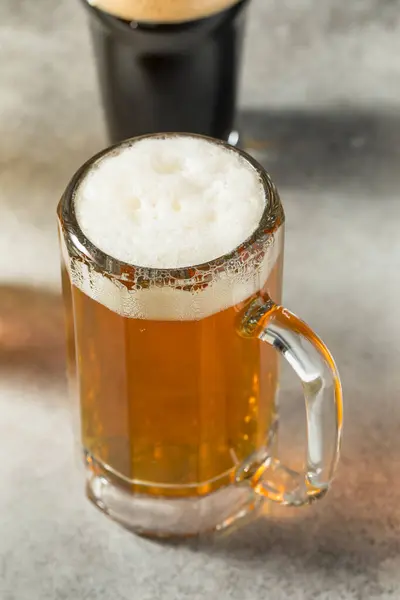 Boozy Gruppe Craft Biere Mit Einem Stout Lager Und Ipa — Stockfoto