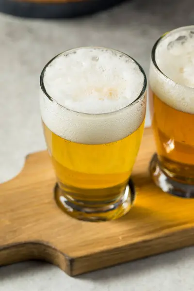 Bebida Refrescante Cold Craft Beer Flight Com Ipa Lager — Fotografia de Stock