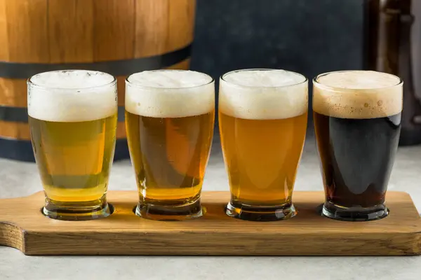 Boozy Erfrischendes Kaltes Craft Beer Flug Mit Einem Ipa Und — Stockfoto