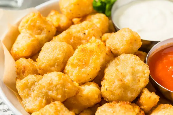 Stock image Homemade Deep Fried Wisconsin Cheese Curds with Dipping Sauce