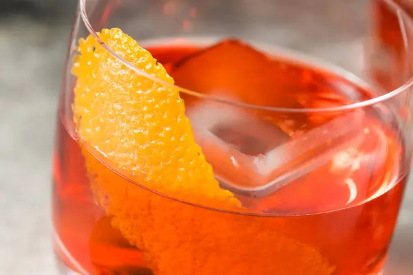 Cocktail Gin Negroni Com Vermute Laranja Imagens De Bancos De Imagens Sem Royalties