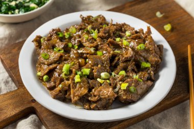 Sos ve Scallion 'lu Baharatlı Kore Biftek Bulgogi