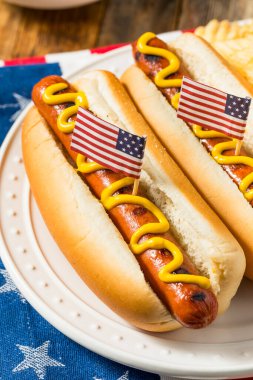 Patates cipsli Vatansever Amerikan Anma Günü Sosislileri