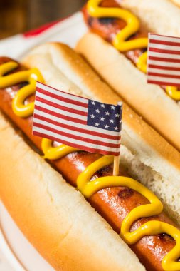 Patates cipsli Vatansever Amerikan Anma Günü Sosislileri