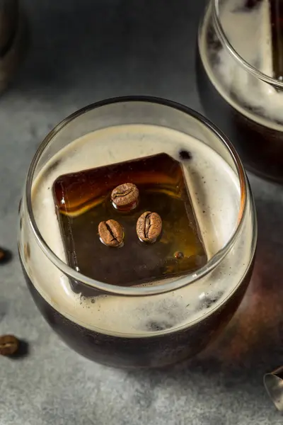 Boozy Meksykański Zimny Browar Carajillo Koktajl Kawy Wódki — Zdjęcie stockowe