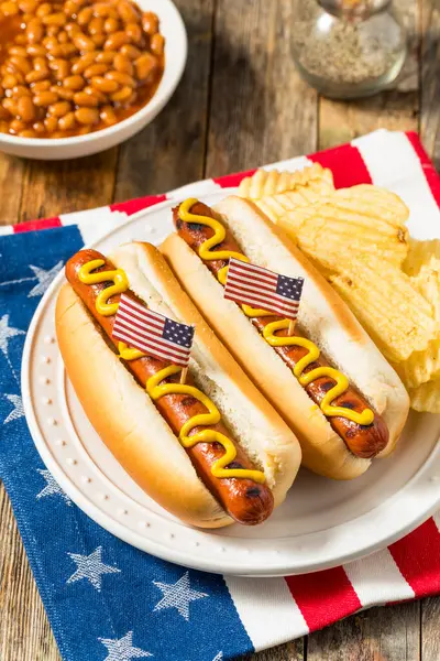 Patriotic American Memorial Day Hot Dogs Potato Chips — Stock Photo, Image