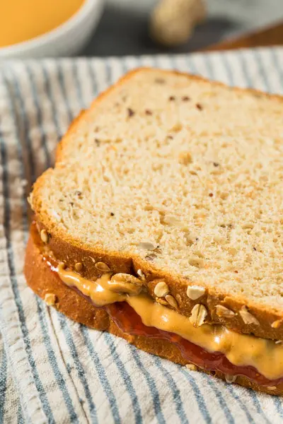 Sandwich Maison Beurre Arachide Gelée Avec Pain Blé Entier Photo De Stock