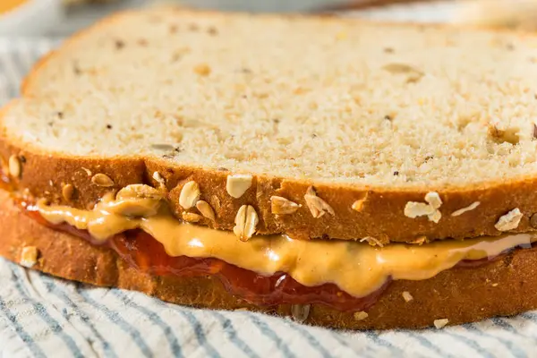 Sandwich Maison Beurre Arachide Gelée Avec Pain Blé Entier Photos De Stock Libres De Droits