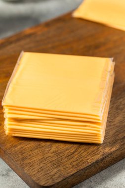 Sarı Çedar Amerikan Peyniri Yığındaki Tekler