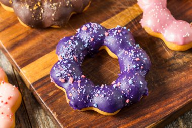 Kahvaltı Kutusunda Renkli Ev Yapımı Mochi Donutları