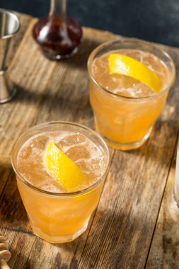 Soğuk Tekila Bal Arısı Kokteyli Limonlu