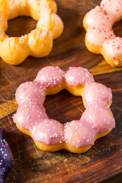 Kahvaltı Kutusunda Renkli Ev Yapımı Mochi Donutları