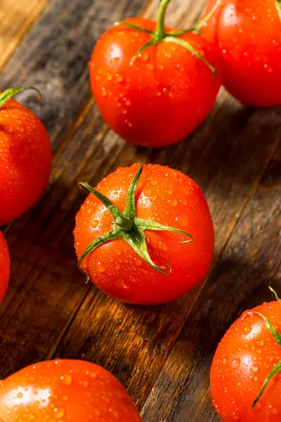 Röd Ekologisk Råbiff Tomater Bunt — Stockfoto