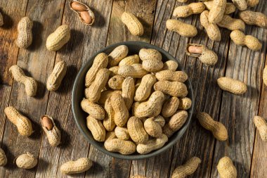 Kahverengi Organik Çiğ Fıstık Kasesi