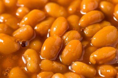 Ev yapımı fırında fasulye ve domates sosu.