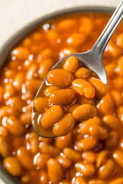 Ev yapımı fırında fasulye ve domates sosu.