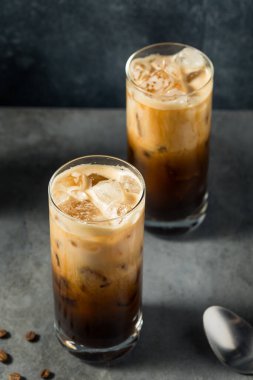 Çalkalanmış Yulaf Sütü Espresso Latte Kahve ve Buzlu