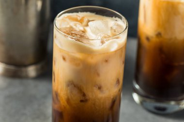 Çalkalanmış Yulaf Sütü Espresso Latte Kahve ve Buzlu