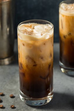 Çalkalanmış Yulaf Sütü Espresso Latte Kahve ve Buzlu