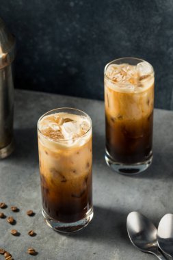 Çalkalanmış Yulaf Sütü Espresso Latte Kahve ve Buzlu