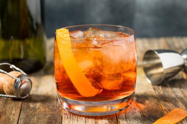 Şampanya ve Vermut 'lu Negroni Sbagliato Kokteyli