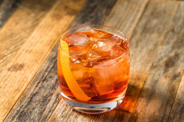 Şampanya ve Vermut 'lu Negroni Sbagliato Kokteyli