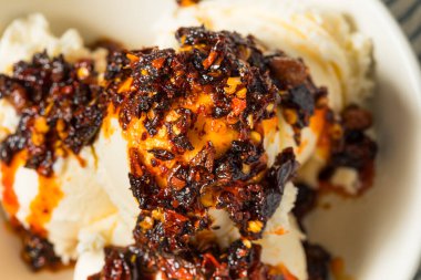 Soğuk Baharatlı Biberli Dondurma Kasede