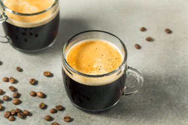 Sıcak Americano Kahve ve Sulu Kupa