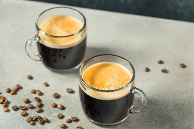 Sıcak Americano Kahve ve Sulu Kupa