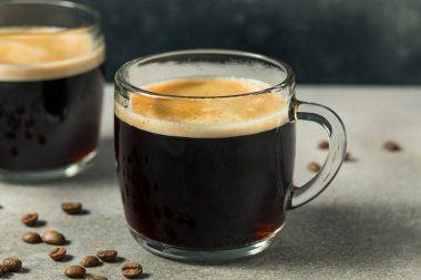 Sıcak Americano Kahve ve Sulu Kupa