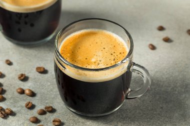 Sıcak Americano Kahve ve Sulu Kupa