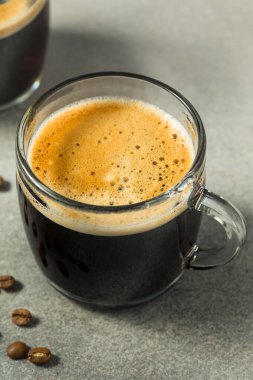 Sıcak Americano Kahve ve Sulu Kupa