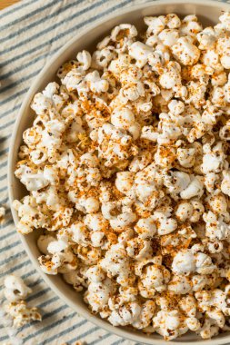 Tuzlu tereyağlı ev yapımı Tayvan patlamış mısırı.