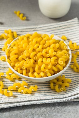 Kuru sarı İtalyan Cavatappi Makarnası