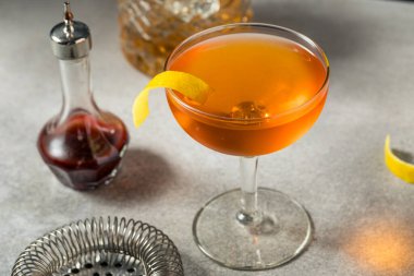 Soğuk Alkollü Pembe Cin Kokteyli.