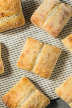 Ev yapımı Ciabatta Çörekleri Yemeye Hazır