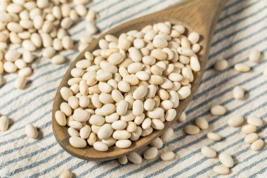 Beyaz Çiğ Donanma Fasulyeleri Pişirmeye Hazır